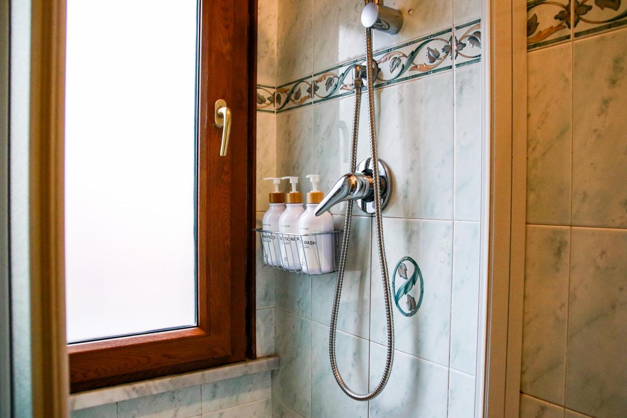 Casa Angelina - Appartamento Zona Sangiovanni Рим Экстерьер фото